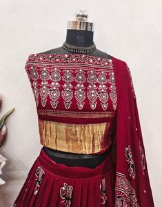 Ensemble traditionnel de Chaniya Choli en soie modale pure de qualité supérieure avec dupatta brodée de miroirs, idéal pour le festival Navratri - Product Image 2