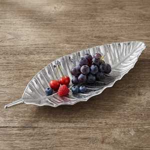 Plateau de service pour fruits secs écologiques de qualité supérieure, en forme de feuille de plante, en métal poli, design moderne, durable, pour la décoration de table de fête - Product Image 3