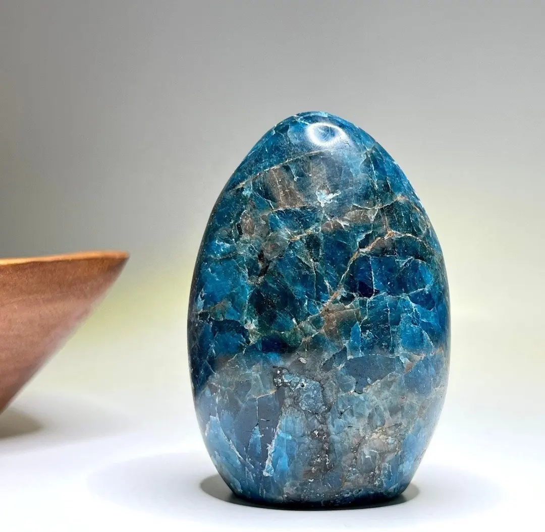 Natural Apatite free form standing Gemstone Rock Polished Stone crystal free form Healing Palm Stone