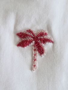 Vente en gros de hauts brodés faits à la main pour femmes avec un design contemporain élégant - Product Image 5