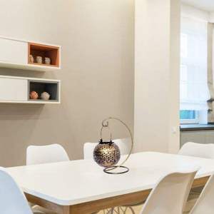 Elegante Soporte en Forma de C, Moderno Soporte con Diseño en C y Portavelas Esféricos Pequeños – Juego Decorativo para Celebraciones Festivas - Product Image 3