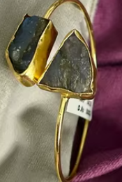 สร้อยข้อมือแบบเปิดได้ดีไซน์เนอร์สีทองดูเรียบง่ายพร้อมหินประกายสำหรับเด็กผู้หญิงสร้อยข้อมือแฟชั่นสร้อยข้อมือดีไซน์ของขวัญ - Product Image 2