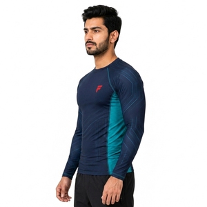 Rashguard de haute qualité conçu avec des matériaux extensibles, offrant un contrôle de l'humidité et des mouvements confortables pendant les entraînements. - Product Image 6