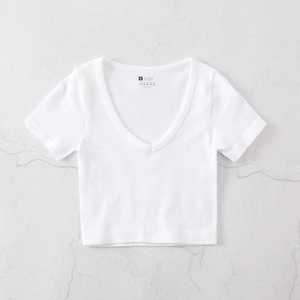 Venta al por mayor: Top corto de verano para mujer, de yoga, a la moda, adelgazante, con doble tirante, transpirable, con aberturas, estilo dulce y acanalado. - Product Image 3