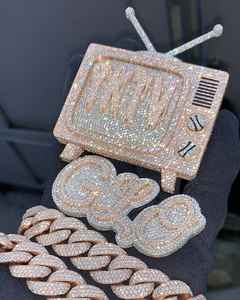 Colgante de letra con radio FM de moissanita VVS con incrustaciones de circonitas, de plata 925, estilo Hip Hop, bilingüe, joyería de moda, colgante inicial de dos tonos - Product Image 3