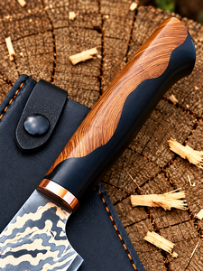 Couteau de chef artisanal en acier damas cuivré avec manche en bois d'olivier et résine, embout en cuivre et étui en cuir de qualité supérieure - Product Image 4