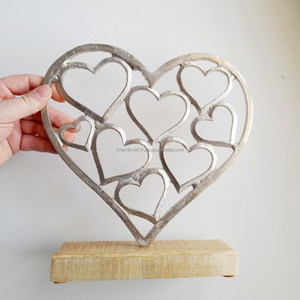 Etiquetage privé personnalisé Ornement multi-cœurs en métal massif Art déco Base en bois rustique pour objets décoratifs pour la maison Saint-Valentin - Product Image 3