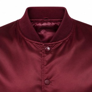 Blouson Bomber en Satin Bordeaux pour Homme avec Broderie Personnalisée sur le Devant, Coupe Classique, Col Montant, Fermeture Boutonnée, Vêtement Casual d'Automne - Product Image 5