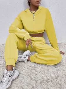 Conjunto de tops activos personalizados para mujer al por mayor, Sudadera con capucha y pantalones de chándal recortados de gran tamaño para entrenar - Product Image 2