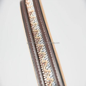 Licol de cheval en cuir de qualité supérieure, beige crème, rembourrage contrasté sur la têtière et le nez avec chaîne en cristal scintillante - Product Image 6