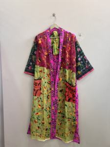 Venta al por mayor de Kimonos Largos de Viscosa Georgette Hechos a Mano con Diseño Phulkari, Chaqueta Tipo Duster, Regalo para Damas de Honor - Product Image 4