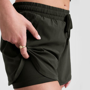 Tela suave y transpirable, perfecta para el uso diario y cómodo. En stock. Shorts ligeros para mujer Nora. - Product Image 6