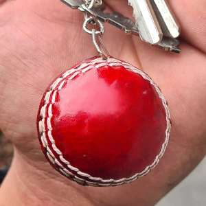 Porte-clés en cuir vintage léger et durable de haute qualité, avec logo personnalisé, couleur et taille au choix - Le cadeau idéal pour les amateurs de cricket - Product Image 5
