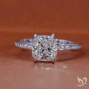 Bague de fiançailles en or blanc 10K avec diamant de laboratoire taille coussin 2 carats, sertie pavé, certifiée IGI - Product Image 1