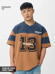 เสื้อยืดคอกว้างทรงโอเวอร์ไซส์สไตล์สตรีทแวร์สำหรับผู้ชายปี 2026 ลายบล็อกสีตัดต่อ แขนเสื้อลายทาง สไตล์เสื้อฟุตบอลย้อนยุค - Product Image 2