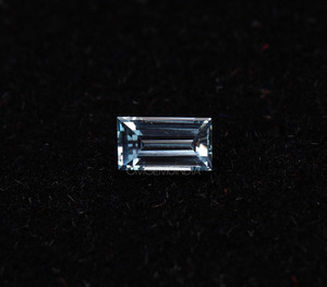 เพชร OM GEMS 1-5 กะรัต สีฟ้าแฟนซี เจาะด้วยเลเซอร์ เติมเพชรแล้ว ทรงบาแกตต์ สีขาว E เพชรเพาะเลี้ยงในห้องปฏิบัติการ รับรองโดย IGI สำหรับงานหมั้นและงานแต่งงาน - Product Image 2