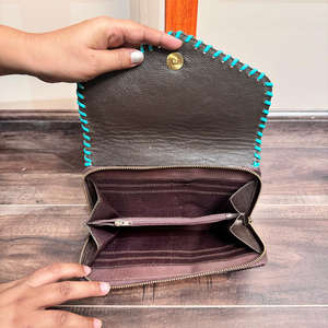 Elegante billetera de cuero de vaca turquesa para mujer, funda de teléfono de mano tallada, accesorio elegante de moda - Product Image 6