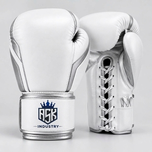 Guantes de boxeo modernos diseñados para atletas que buscan comodidad, protección y control, con una construcción duradera para uso regular. - Product Image 4