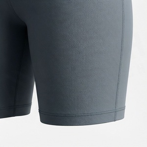 Conjunto Deportivo de 2 Piezas para Mujer, Camiseta de Manga Corta y Pantalones Cortos por Encima de la Rodilla, Color Gris Sólido, Tejido de Secado Rápido - Product Image 6