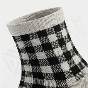 Chaussettes de compression longues pour l'entraînement, le cyclisme, la course à pied, le saut à la corde et les sports athlétiques, avec soutien musculaire, couleur personnalisable - Product Image 4