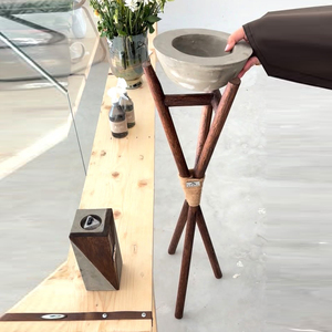 Brûleur d'encens unique en béton sur support trépied en bois avec enveloppe en jute rustique, décoration d'intérieur haut de gamme pour la vente en gros, idéal pour l'encens - Product Image 2