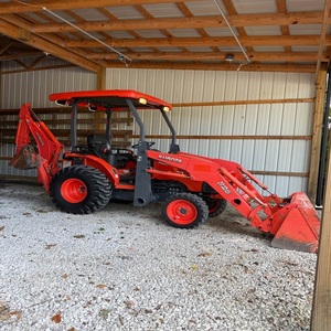 รถแทรกเตอร์ Kubota B26 TLB ให้ประสิทธิภาพการขุด ยก บรรทุก และขนส่งที่ยอดเยี่ยมสำหรับการปฏิบัติงานประจำวัน ราคาดีที่สุด - Product Image 3