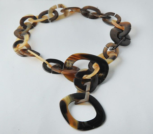 Colliers en corne de buffle polie faits à la main, écologiques, style ange, par HF Crafts - Product Image 1