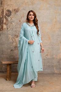 Conjunto de Salwar Kameez de Algodón Puro Bordado en Azul para Mujer, Kurti de Manga 3/4 y Pantalón con Dupatta para Fiesta o Boda - Product Image 3