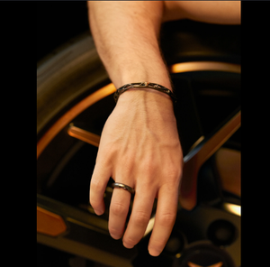 กำไลข้อมือทองแดงแท้ลายฉลุสีเข้มสไตล์วินเทจ ดีไซน์ประณีต สวยงามทันสมัย - Product Image 1