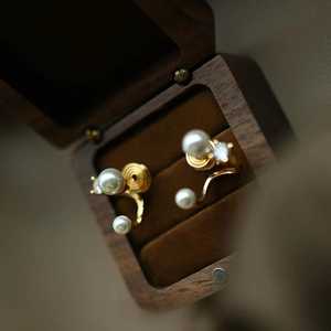 Pendientes de clip con doble perla, estilo minimalista de dos perforaciones, plata de ley 925, chapado en oro de 14 quilates - Product Image 1