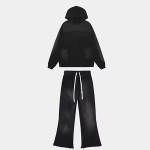 Ensemble de survêtement noir à capuche pour homme, couleur unie, coupe décontractée, poches latérales, taille à cordon, style hiver - Product Image 1