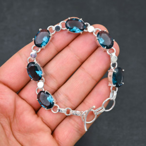 Bracelet ajustable en topaze bleue de Londres créée en laboratoire, taille ovale 10x14 mm, en argent sterling plaqué argent 100% pur, ajustable 7/8' - Product Image 1