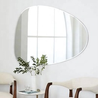 Ensemble de deux miroirs décoratifs muraux dorés contemporains asymétriques à LED sur pied en MDF argenté de 4 mm avec dos en bois SWT 2026
