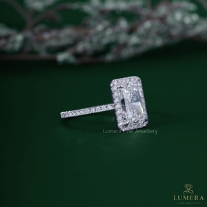 Anillo de Compromiso con Diamante de Laboratorio de Corte Radiante Elegante de 4.07CT, Banda Pavé, Halo Oculto, Anillo de Boda Solitario para Mujer, Estilo Lujoso - Product Image 3