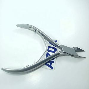 กรรไกรตัดเล็บสแตนเลสคุณภาพสูง ปลายแหลม สำหรับเล็บมือและเล็บเท้า พร้อมใบมีดคมสำหรับการตัดแต่งอย่างเรียบเนียน - Product Image 4