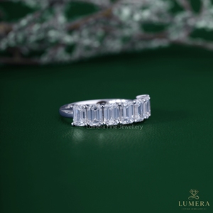 Bague de mariage de luxe en or blanc 14 carats avec diamant de laboratoire taille émeraude multi-pierres 2,83 carats certifié IGI, anneaux classiques partagés - Product Image 2