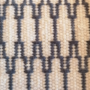 Tapis tissé à la main en laine naturelle, tapis décoratif fait main pour les espaces intérieurs résidentiels, commerciaux et hôteliers - Product Image 3