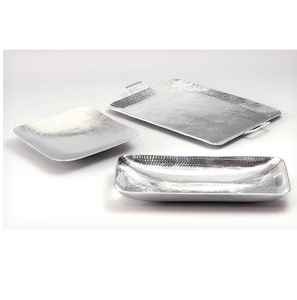 Plateau de présentation en métal pour chocolat, surface polie et lisse, pour servir des desserts de luxe - Product Image 1