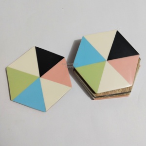 Juego de 4 Posavasos Redondos de Resina y Latón de Estilo Retro Ecológico para Decoración de Mesa, 100 mm de Diámetro - Product Image 2