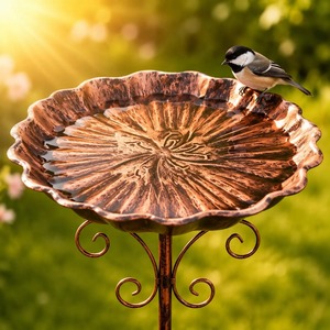 Bain d'oiseaux vintage écologique en cuivre avec matériaux durables pour la décoration de jardin extérieur et les activités d'abreuvement des oiseaux - Product Image 3