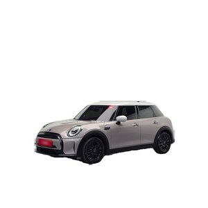 Mini Cooper 5 Puertas Clásico 2023/3 con Cámara Trasera, Asientos de Cuero, Volante a la Izquierda, 26,165 km - Product Image 1