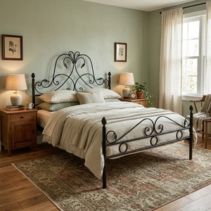 Cama de Plataforma Tapizada en Cuero, Tamaño Queen, Ajustable, de Hierro Forjado con Trabajos Decorativos Victorianos, Hecha a Mano, para Hoteles - Product Image 2