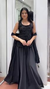 Robe de soirée noire élégante de créateur avec veste brodée pour femmes - Product Image 2