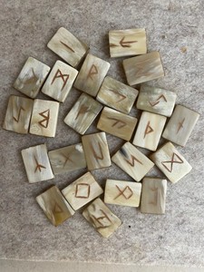Juego de Runas Vikingas con Bolsa de Almacenamiento de Cuero, Símbolos Nórdicos Futhark, Herramienta de Adivinación para Coleccionistas Espirituales - Product Image 5