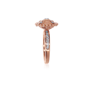 Anillo de Diamantes Floral Vintage de Lujo en Oro Rosa de 18K con Diamante Cuadrado en el Centro y Diseño de Halo con Cuentas - Product Image 5