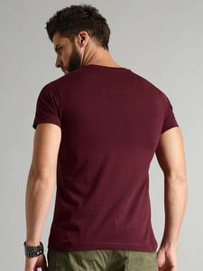 T-shirt homme uni rouge bordeaux foncé, coupe slim, manches courtes, col rond, basique - Product Image 2