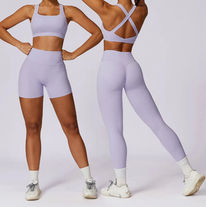 Sujetador deportivo sin costuras azul claro para mujer, con tirantes cruzados, soporte medio, para gimnasio y fitness, color liso, diseño hueco - Product Image 3