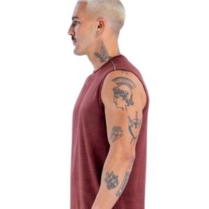 Débardeur sans manches bordeaux pour homme, avec logos personnalisés SHOUKAT, pour la gym, le fitness, la musculation, l'entraînement, les vêtements de sport, l'athlétisme - Product Image 4