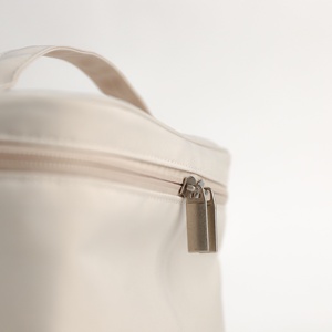 Bolsa de lavado de cosméticos con Cremallera de nailon de primera calidad para viajes, almacenamiento de maquillaje a la moda, logotipo personalizado, tamaño personalizable, Color para uso diario - Product Image 6