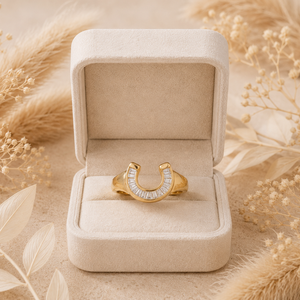 แหวนทองคำ 18K รูปเกือกม้า ประดับเพชร CZ แบบ Baguette สไตล์ Iced Out แหวนนำโชค งานสั่งทำ เครื่องประดับฮิปฮอป ขายส่ง - Product Image 5